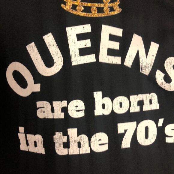 NWT Queens are born in the 70’s Black t-shirt M - Picture 3 of 6